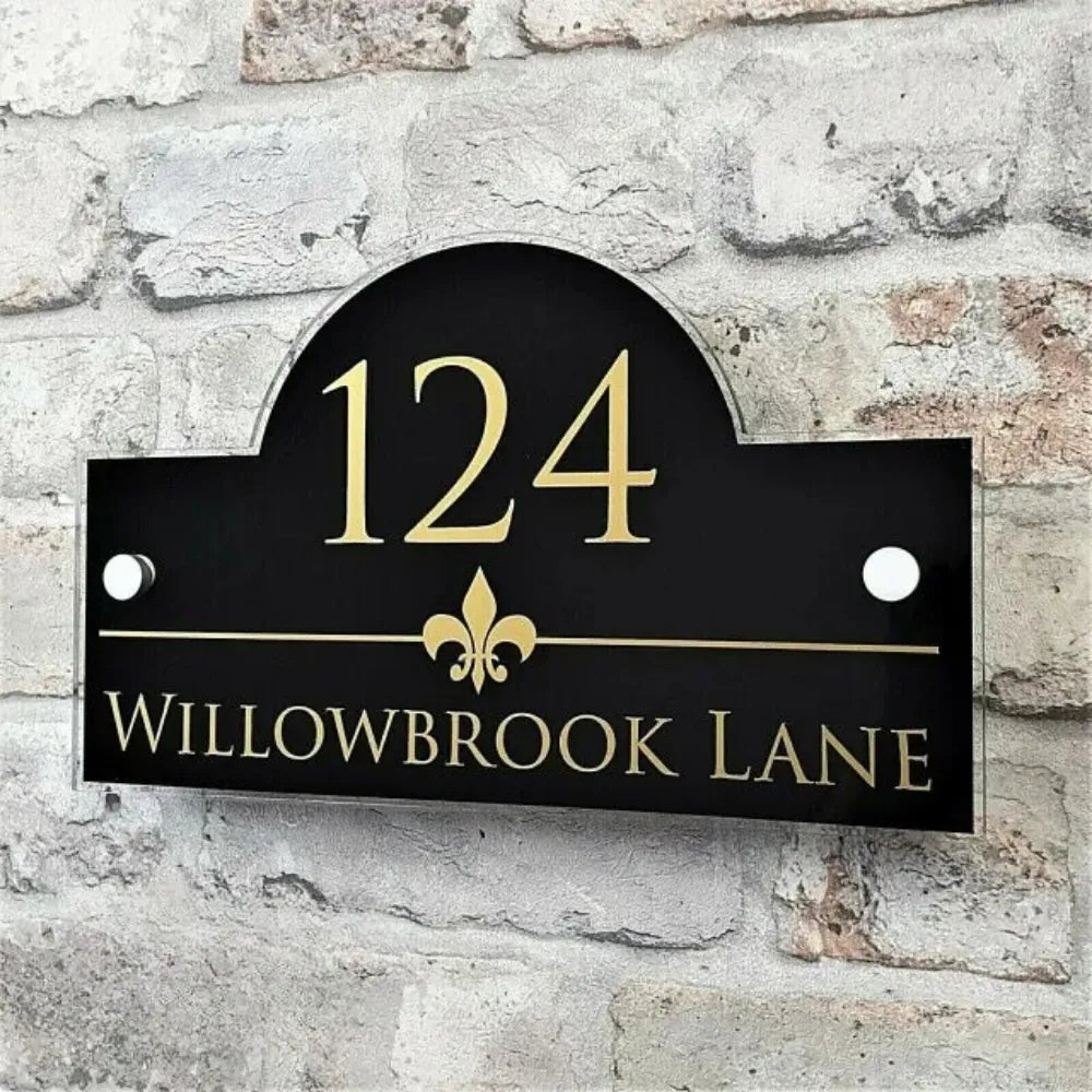 Personalized House Number Sign with Stylish Plaque